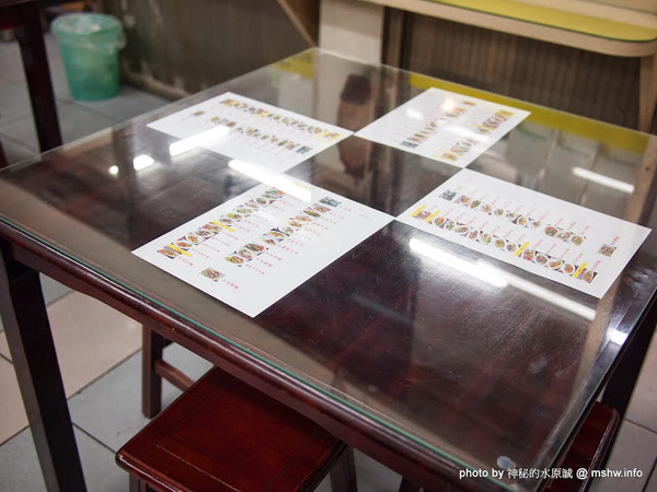 佳里阿安牛肉清湯(佳里總店):【食記】台南佳里阿安牛肉清湯@佳里 : 肉味厚重的湯頭與超油滷肉飯,可惜肉質略顯乾澀!