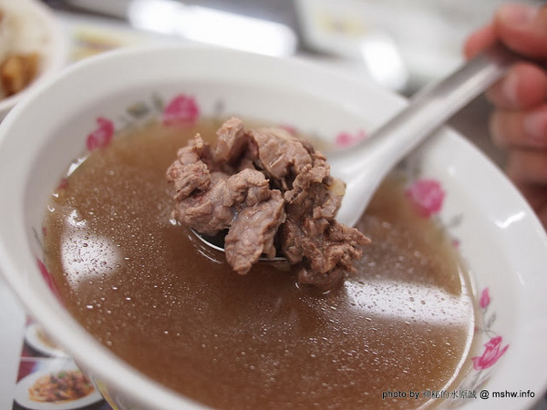 佳里阿安牛肉清湯(佳里總店):【食記】台南佳里阿安牛肉清湯@佳里 : 肉味厚重的湯頭與超油滷肉飯,可惜肉質略顯乾澀!