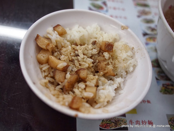 佳里阿安牛肉清湯(佳里總店):【食記】台南佳里阿安牛肉清湯@佳里 : 肉味厚重的湯頭與超油滷肉飯,可惜肉質略顯乾澀!