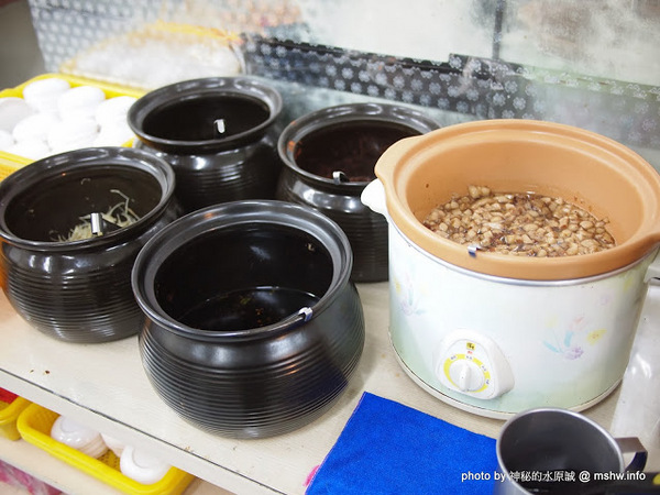 佳里阿安牛肉清湯(佳里總店):【食記】台南佳里阿安牛肉清湯@佳里 : 肉味厚重的湯頭與超油滷肉飯,可惜肉質略顯乾澀!