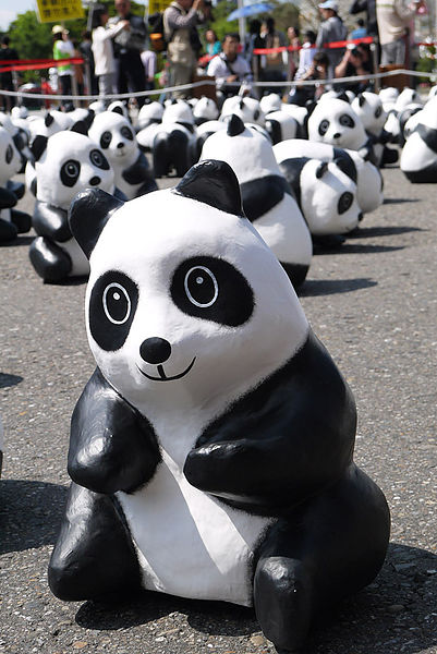 台北市政府前廣場:1600貓熊世界之旅到台北~終於看到好多可愛的紙貓熊