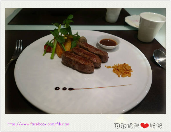 Mooi摩一五金主題餐廳:『口碑券』台中豐原 Mooi摩一五金主題餐廳♡味覺及視覺的雙重享受