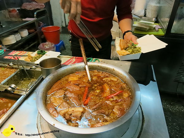 新莊-中港一街-便宜又大碗的控肉飯