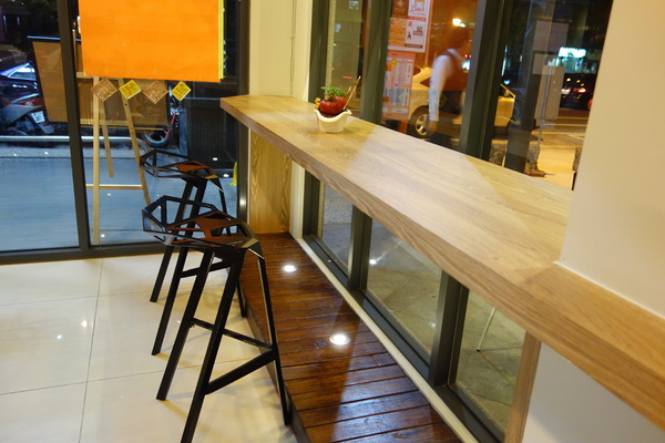 松醇沉香主題複合式餐飲：1030225[官本金文愛台灣]松醇沉香主題複合式餐飲輕鬆養生享受美食歡渡美好時光的好地方