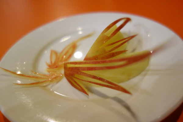 松醇沉香主題複合式餐飲：1030225[官本金文愛台灣]松醇沉香主題複合式餐飲輕鬆養生享受美食歡渡美好時光的好地方