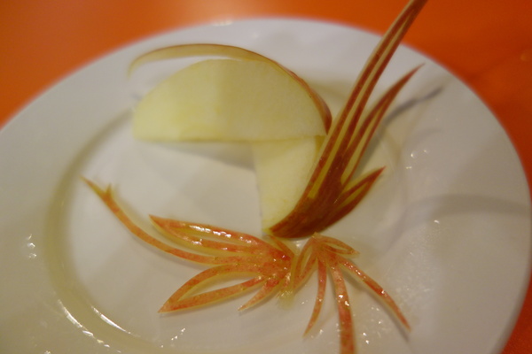 松醇沉香主題複合式餐飲：1030225[官本金文愛台灣]松醇沉香主題複合式餐飲輕鬆養生享受美食歡渡美好時光的好地方