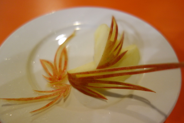 松醇沉香主題複合式餐飲：1030225[官本金文愛台灣]松醇沉香主題複合式餐飲輕鬆養生享受美食歡渡美好時光的好地方