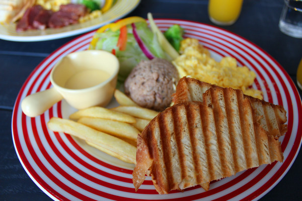 Lazy Bones懶骨頭美式早午餐：[台南]好飽好飽的美式早午餐 Lazy Bones 懶骨頭