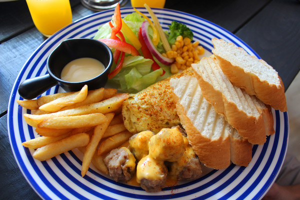 Lazy Bones懶骨頭美式早午餐：[台南]好飽好飽的美式早午餐 Lazy Bones 懶骨頭