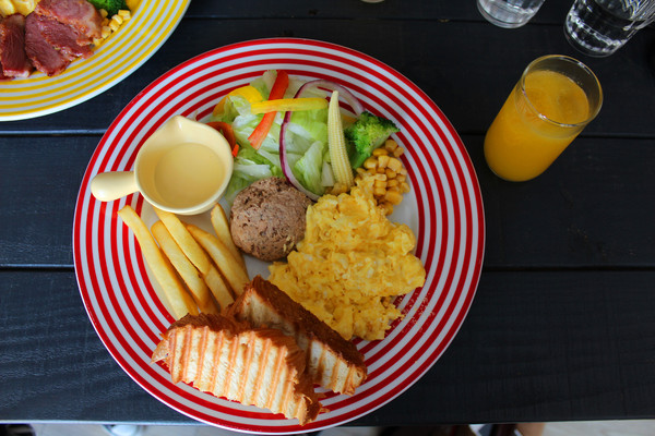 Lazy Bones懶骨頭美式早午餐：[台南]好飽好飽的美式早午餐 Lazy Bones 懶骨頭