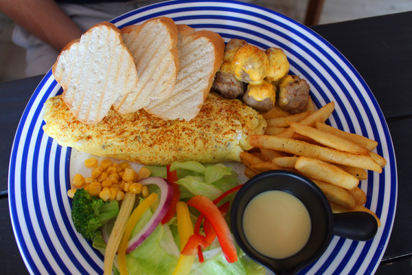 Lazy Bones懶骨頭美式早午餐：[台南]好飽好飽的美式早午餐 Lazy Bones 懶骨頭