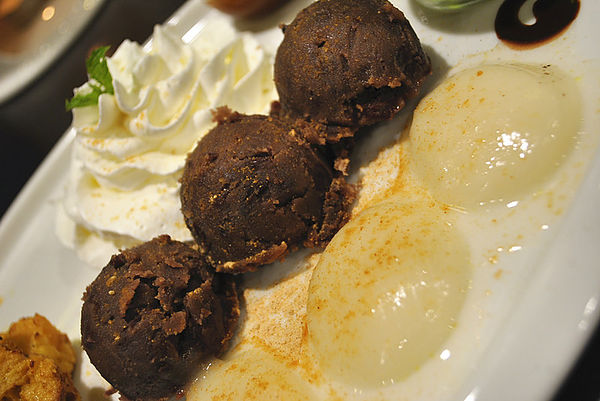 瓦法奇朵：【內湖】瓦法奇朵。松露薯條超肥但超好吃阿