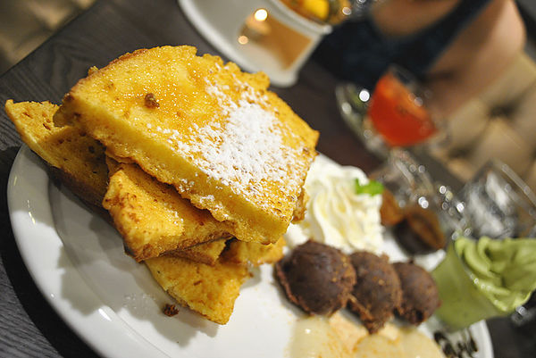 瓦法奇朵：【內湖】瓦法奇朵。松露薯條超肥但超好吃阿