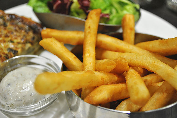 瓦法奇朵：【內湖】瓦法奇朵。松露薯條超肥但超好吃阿