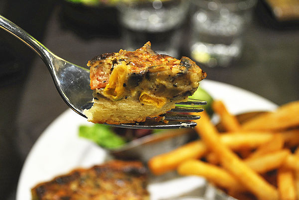 瓦法奇朵：【內湖】瓦法奇朵。松露薯條超肥但超好吃阿