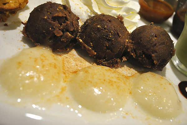 瓦法奇朵：【內湖】瓦法奇朵。松露薯條超肥但超好吃阿