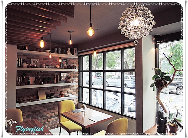 她他小曼谷(她他小館)：✜ 燈光美氣氛佳滴