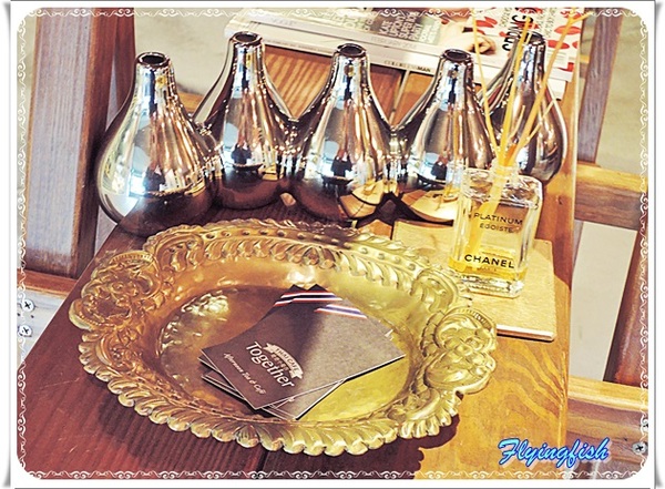 她他小曼谷(她他小館)：✜ 燈光美氣氛佳滴