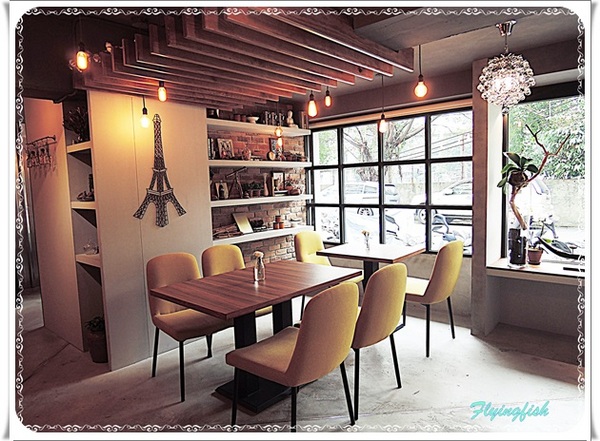 她他小曼谷(她他小館)：✜ 燈光美氣氛佳滴