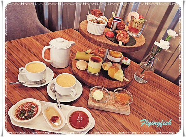 她他小曼谷(她他小館)：✜ 燈光美氣氛佳滴