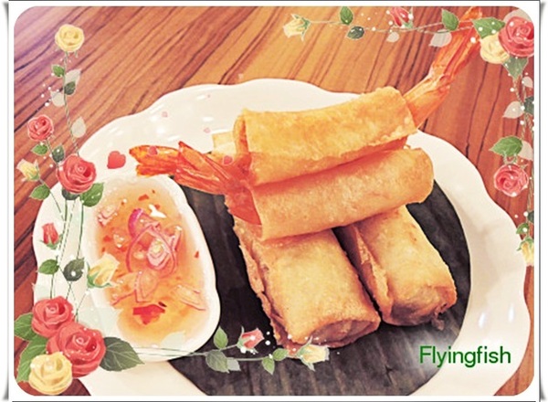 她他小曼谷(她他小館)：✜ 燈光美氣氛佳滴