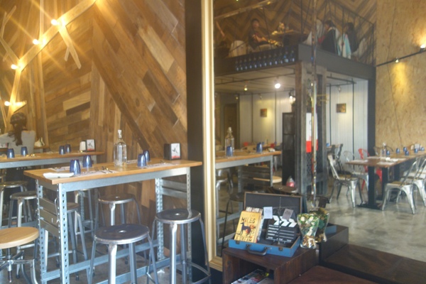 披薩工廠PizzaFactory(公益店)：1030301[官本金文愛台灣]剎有其食第35次試吃會披薩工廠Pizza Factory公益店被美味披薩義大利麵燉飯淹沒