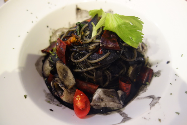 披薩工廠PizzaFactory(公益店)：1030301[官本金文愛台灣]剎有其食第35次試吃會披薩工廠Pizza Factory公益店被美味披薩義大利麵燉飯淹沒