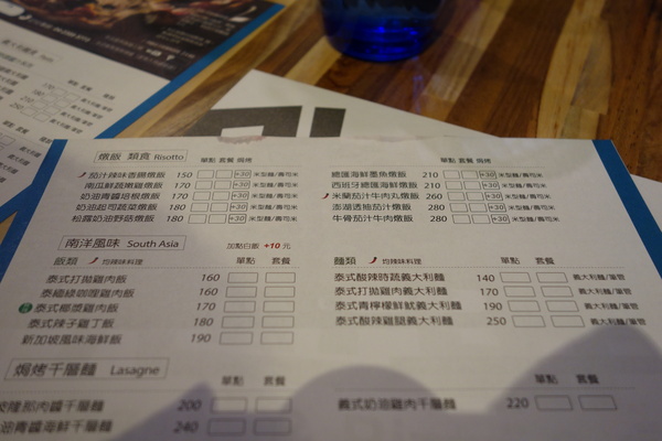 披薩工廠PizzaFactory(公益店)：1030301[官本金文愛台灣]剎有其食第35次試吃會披薩工廠Pizza Factory公益店被美味披薩義大利麵燉飯淹沒