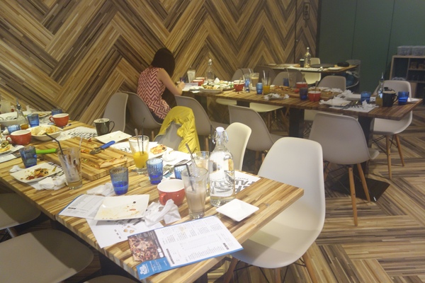 披薩工廠PizzaFactory(公益店)：1030301[官本金文愛台灣]剎有其食第35次試吃會披薩工廠Pizza Factory公益店被美味披薩義大利麵燉飯淹沒