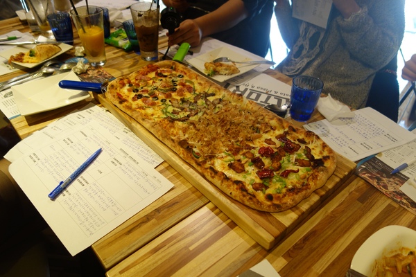 披薩工廠PizzaFactory(公益店)：1030301[官本金文愛台灣]剎有其食第35次試吃會披薩工廠Pizza Factory公益店被美味披薩義大利麵燉飯淹沒