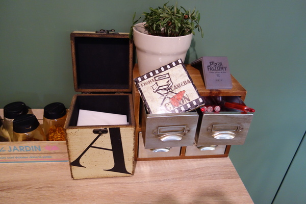 披薩工廠PizzaFactory(公益店)：1030301[官本金文愛台灣]剎有其食第35次試吃會披薩工廠Pizza Factory公益店被美味披薩義大利麵燉飯淹沒