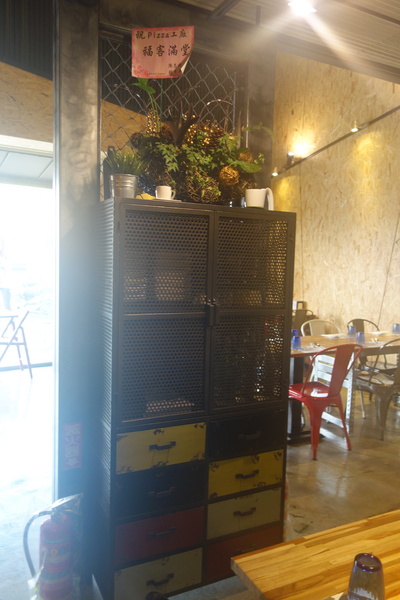 披薩工廠PizzaFactory(公益店)：1030301[官本金文愛台灣]剎有其食第35次試吃會披薩工廠Pizza Factory公益店被美味披薩義大利麵燉飯淹沒