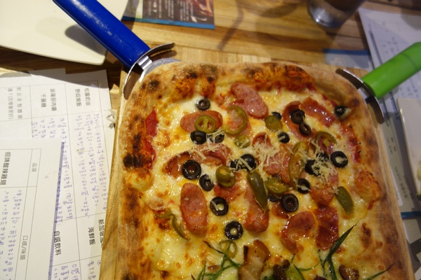 披薩工廠PizzaFactory(公益店)：1030301[官本金文愛台灣]剎有其食第35次試吃會披薩工廠Pizza Factory公益店被美味披薩義大利麵燉飯淹沒