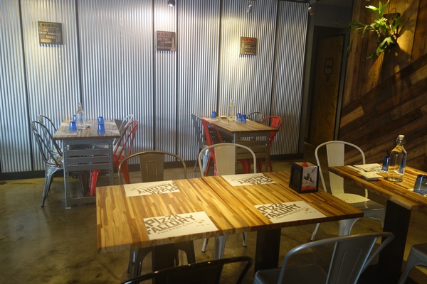 披薩工廠PizzaFactory(公益店)：1030301[官本金文愛台灣]剎有其食第35次試吃會披薩工廠Pizza Factory公益店被美味披薩義大利麵燉飯淹沒