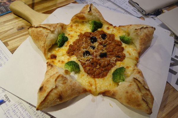 披薩工廠PizzaFactory(公益店)：1030301[官本金文愛台灣]剎有其食第35次試吃會披薩工廠Pizza Factory公益店被美味披薩義大利麵燉飯淹沒