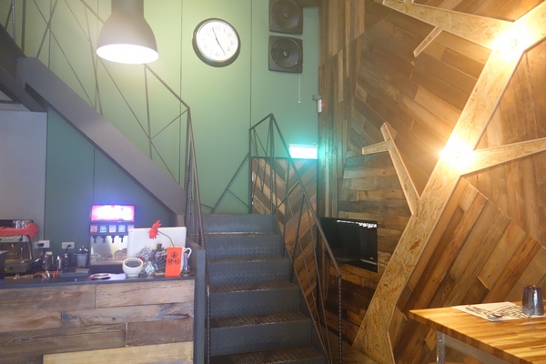 披薩工廠PizzaFactory(公益店)：1030301[官本金文愛台灣]剎有其食第35次試吃會披薩工廠Pizza Factory公益店被美味披薩義大利麵燉飯淹沒