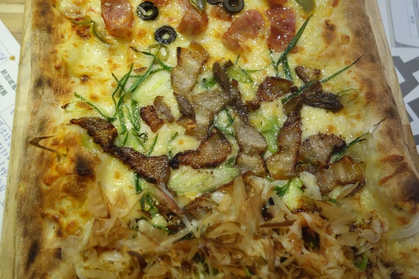 披薩工廠PizzaFactory(公益店)：1030301[官本金文愛台灣]剎有其食第35次試吃會披薩工廠Pizza Factory公益店被美味披薩義大利麵燉飯淹沒