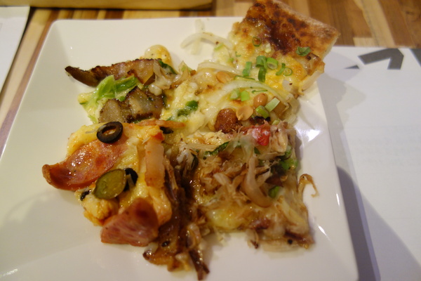 披薩工廠PizzaFactory(公益店)：1030301[官本金文愛台灣]剎有其食第35次試吃會披薩工廠Pizza Factory公益店被美味披薩義大利麵燉飯淹沒