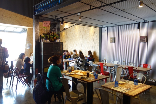 披薩工廠PizzaFactory(公益店)：1030301[官本金文愛台灣]剎有其食第35次試吃會披薩工廠Pizza Factory公益店被美味披薩義大利麵燉飯淹沒