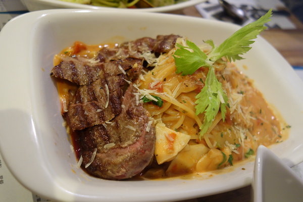 披薩工廠PizzaFactory(公益店)：1030301[官本金文愛台灣]剎有其食第35次試吃會披薩工廠Pizza Factory公益店被美味披薩義大利麵燉飯淹沒