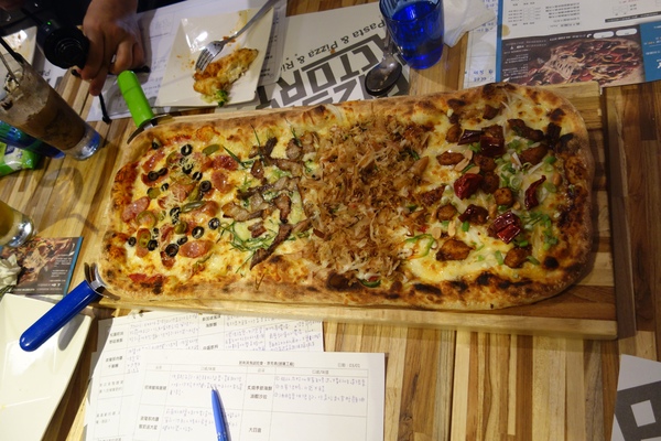 披薩工廠PizzaFactory(公益店)：1030301[官本金文愛台灣]剎有其食第35次試吃會披薩工廠Pizza Factory公益店被美味披薩義大利麵燉飯淹沒