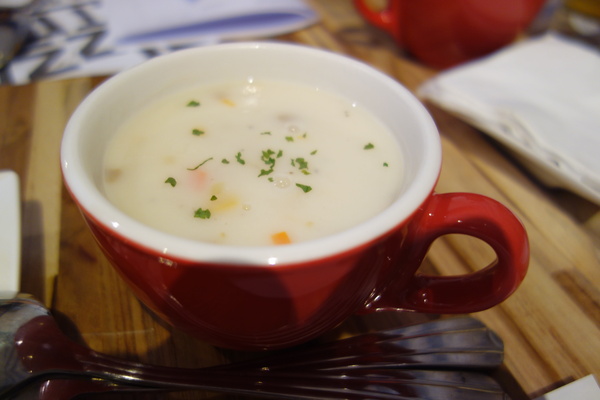 披薩工廠PizzaFactory(公益店)：1030301[官本金文愛台灣]剎有其食第35次試吃會披薩工廠Pizza Factory公益店被美味披薩義大利麵燉飯淹沒