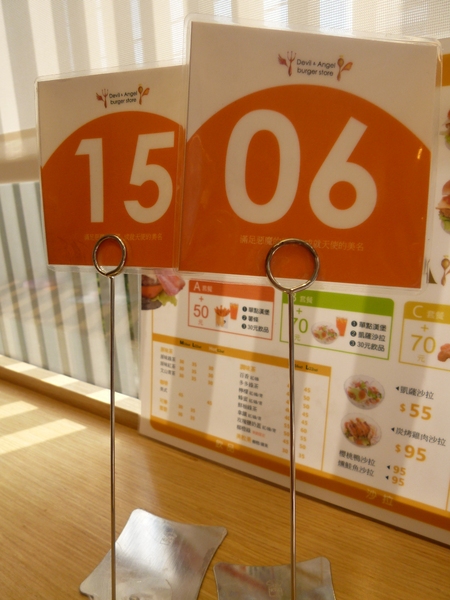 D&A Burger Store： 【口碑劵】228假期台中行之天使與魔鬼的和平戰場－D&A Burger Store