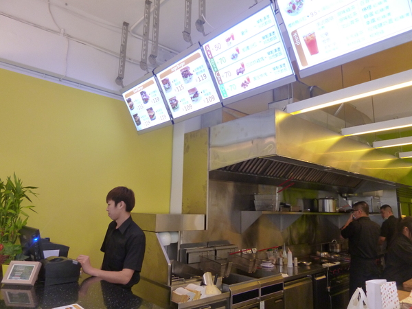 D&A Burger Store： 【口碑劵】228假期台中行之天使與魔鬼的和平戰場－D&A Burger Store