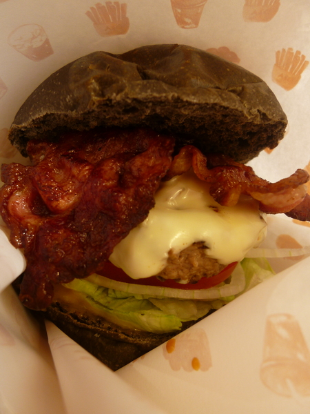 D&A Burger Store： 【口碑劵】228假期台中行之天使與魔鬼的和平戰場－D&A Burger Store