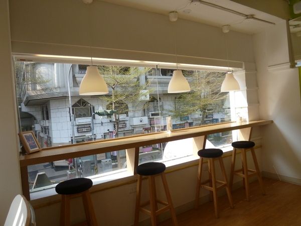 D&A Burger Store： 【口碑劵】228假期台中行之天使與魔鬼的和平戰場－D&A Burger Store