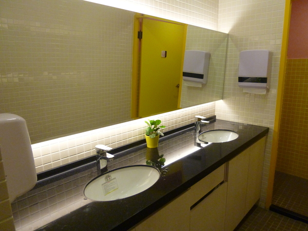 D&A Burger Store： 【口碑劵】228假期台中行之天使與魔鬼的和平戰場－D&A Burger Store