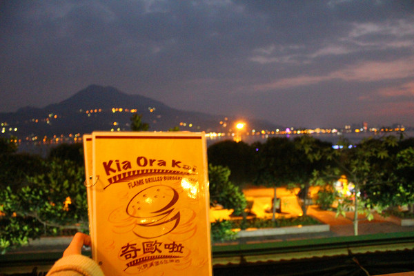 Kia Ora Kai：[台北]俯瞰淡水美景+美食-老街上的隱藏版漢堡 Kia Ora Kai