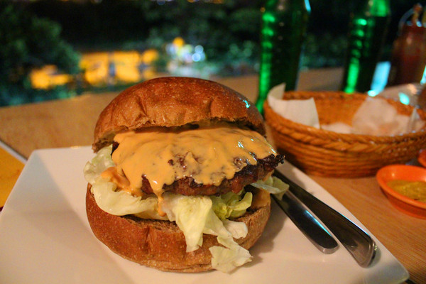 Kia Ora Kai：[台北]俯瞰淡水美景+美食-老街上的隱藏版漢堡 Kia Ora Kai