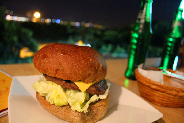 Kia Ora Kai：[台北]俯瞰淡水美景+美食-老街上的隱藏版漢堡 Kia Ora Kai